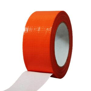 Rouleau de Ruban Duct Tape Orange toilé professionnel partiellement déroulé pour travaux de masquage